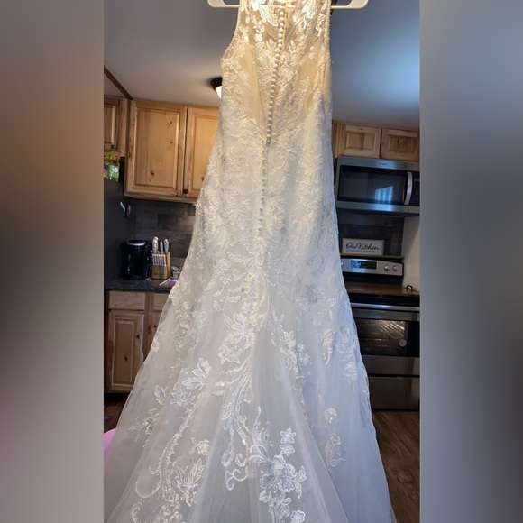 Allure Romance Wedding Dress - Picture 5 of 6